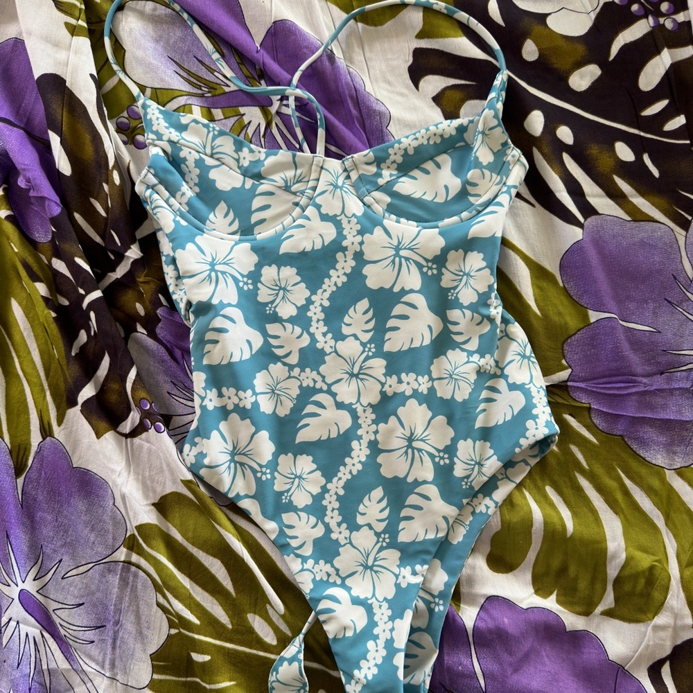 BENOA PAIA ONE PEICE BLUE HAWAII SIZE P